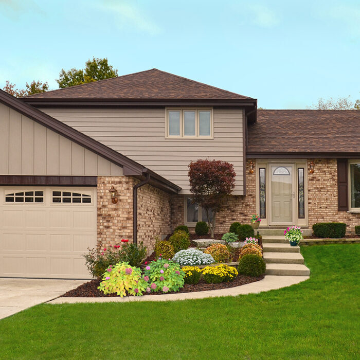 A split-level home with Rollex’s Aurora 6” and Vertical Steel Siding.