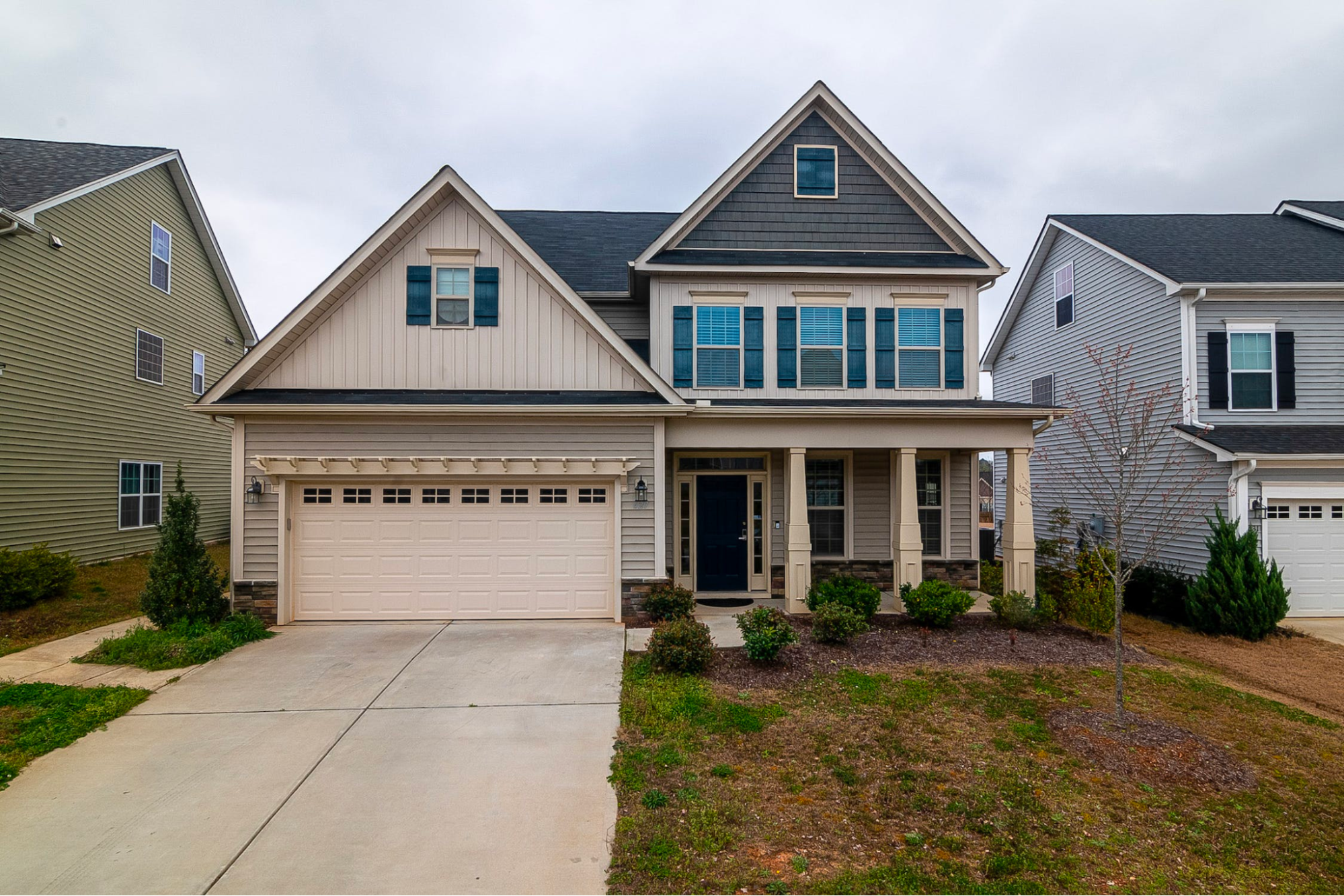 Mix Siding Colors to Create a Contemporary Look