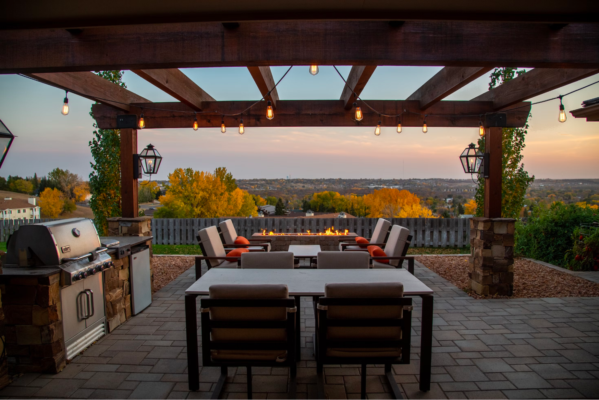 Outdoor Kitchens and Dining Areas