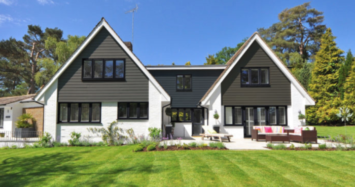 Horizontal Metal House Siding to Bring in the Country Charm